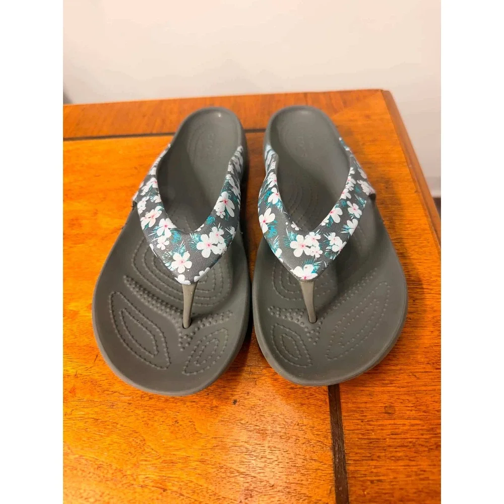 Crocs Kadee II Floral Flip Flops Grey Tropical Flower Sandals Womens 9